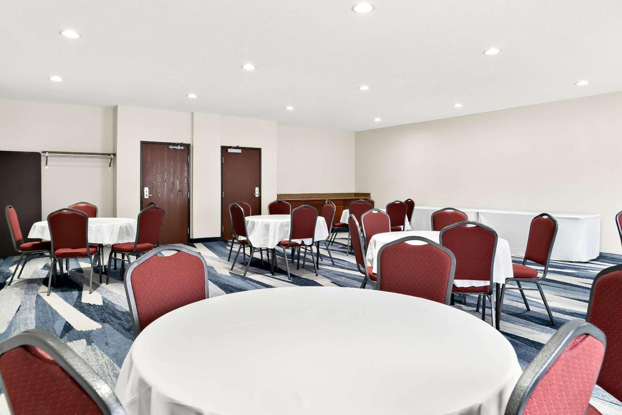Comfort Suites Southfield-Detroit Εξωτερικό φωτογραφία