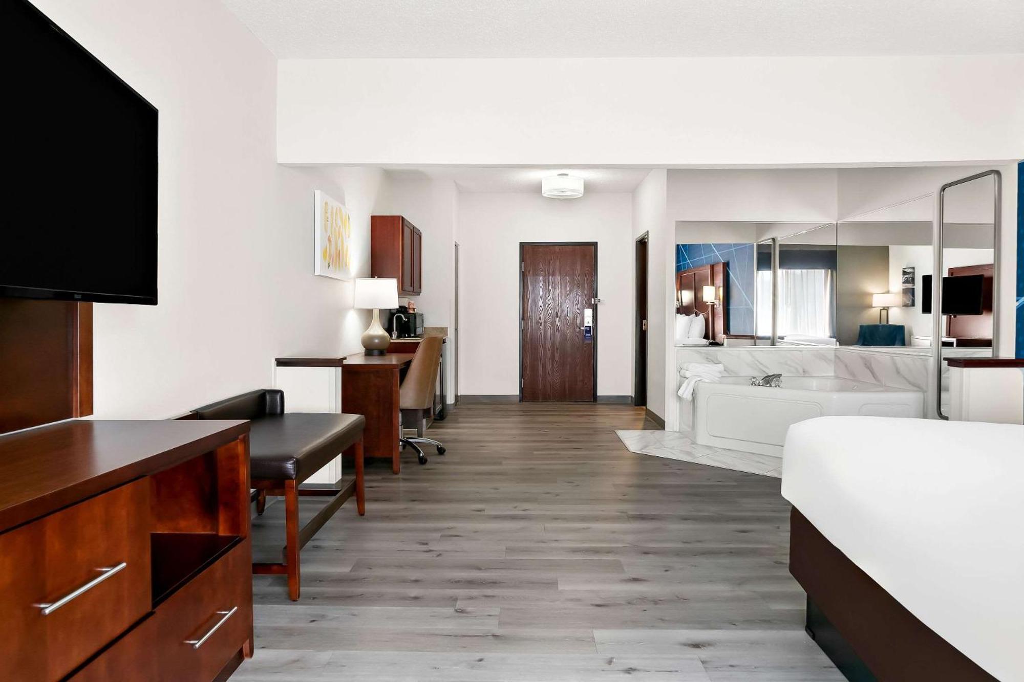 Comfort Suites Southfield-Detroit Εξωτερικό φωτογραφία